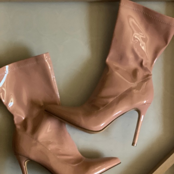 Blush Nude Patent Faux Leather Zip Up Heeled Ankle Boots - Picture 3 of 5